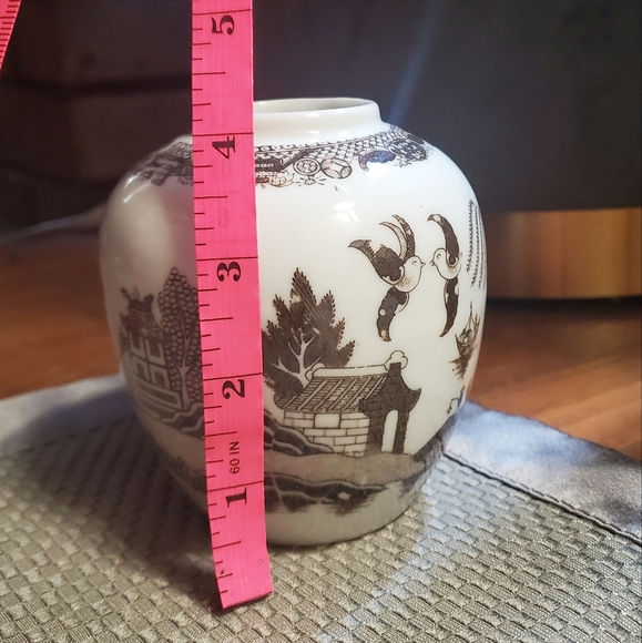 Brown And White Ginger Jar Vase - Picture 9 of 10